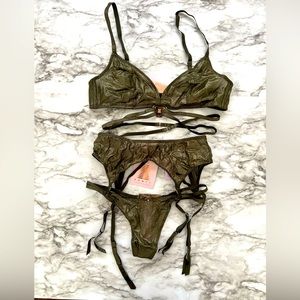 Savage X Fenty Strappy Lingerie Set thong garter belt NWT